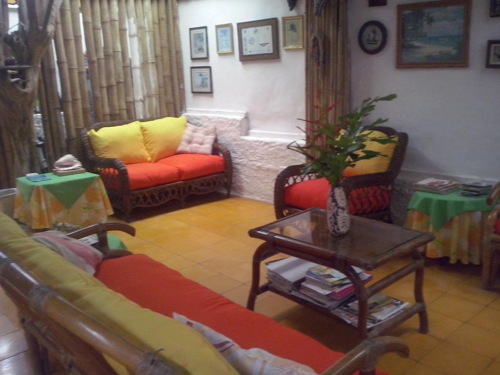 Caribbean Coral Inn Tela Esterno foto
