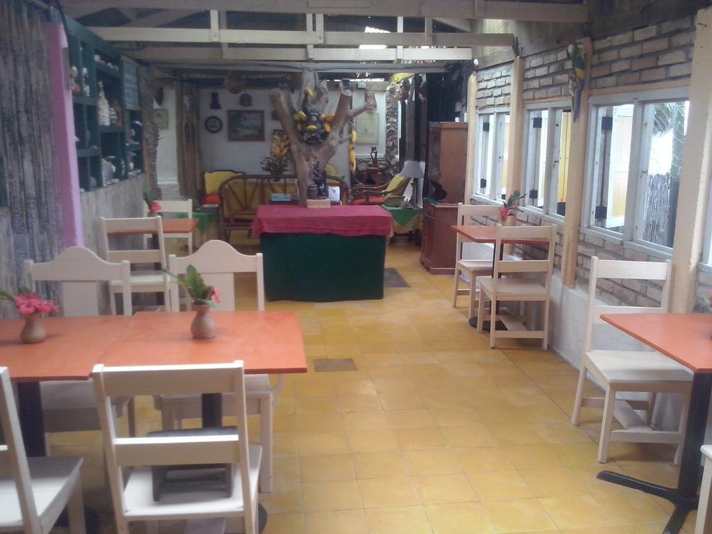 Caribbean Coral Inn Tela Esterno foto
